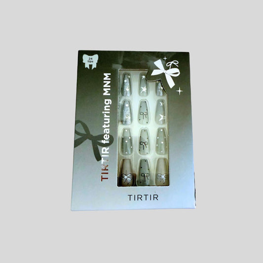 uñas con moñito gris
